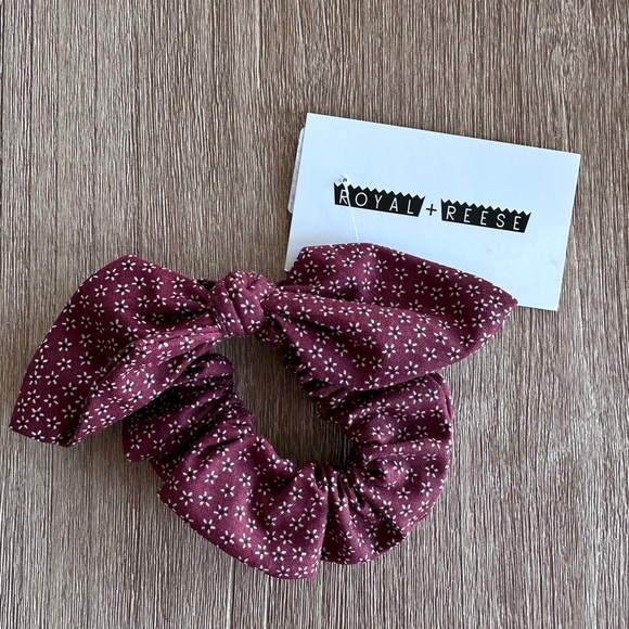 NWTs Floral Bow Scrunchie - Picture 1 of 5